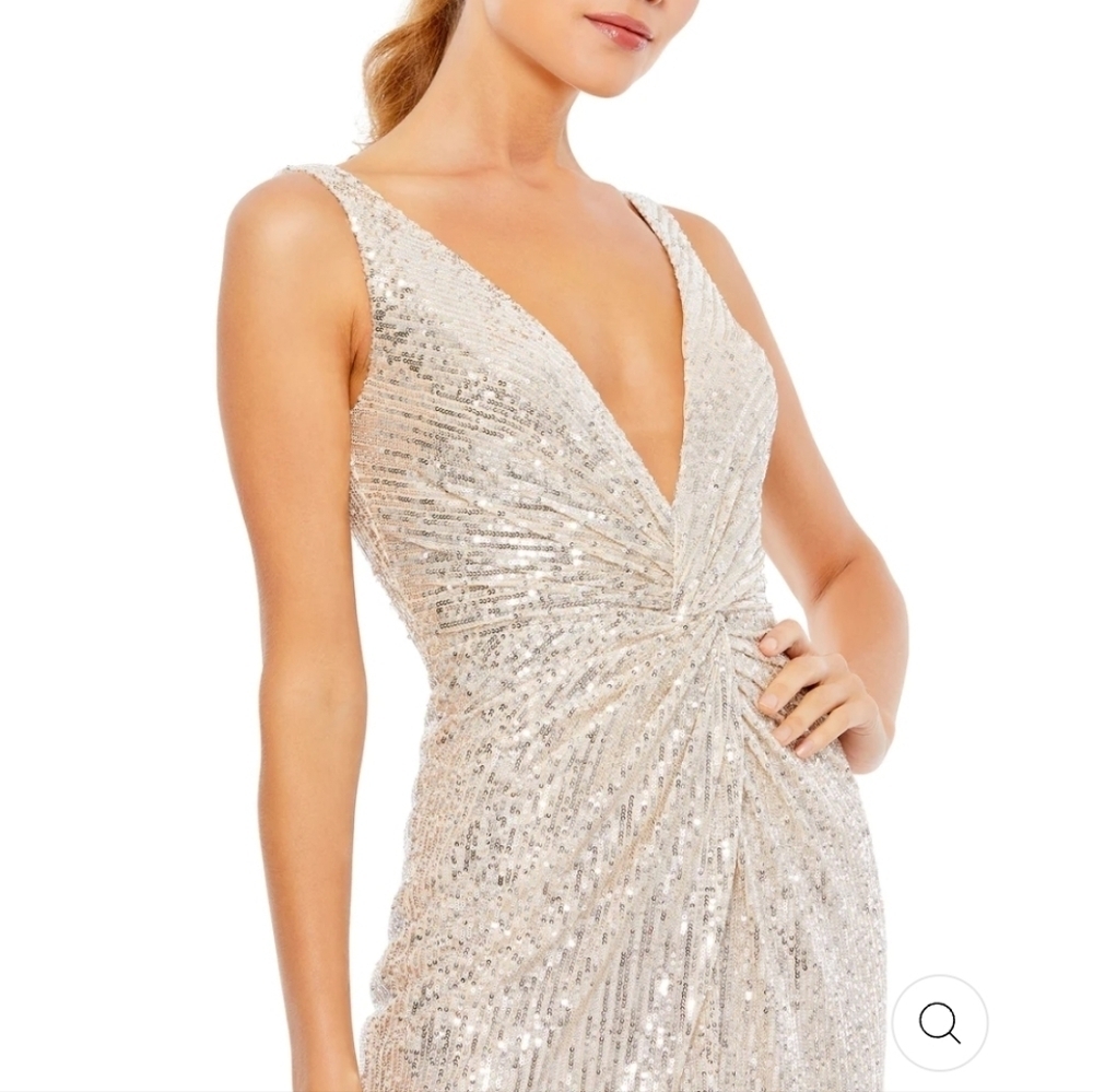 IEENA By Mac Duggal, Front Twist Plunging Sequin Mini Dress, Silver, Size 12 - Picture 3 of 11